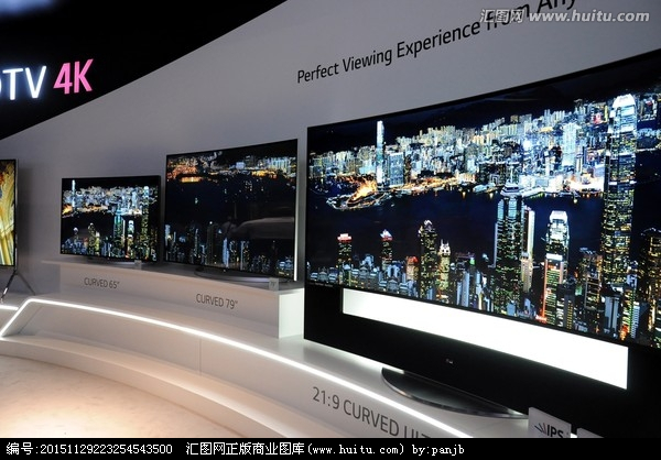 曲面电视 家电展上的视觉焦点，科技与美学的家居融合